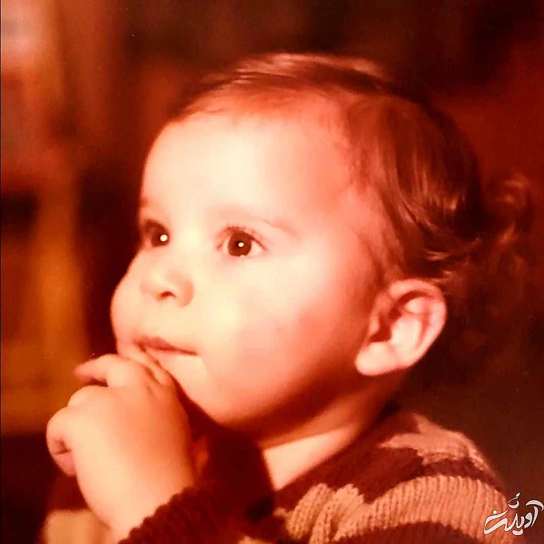 ژست خنده دار سحر دولتشاهی و هانیه توسلی در مکان عمومی !